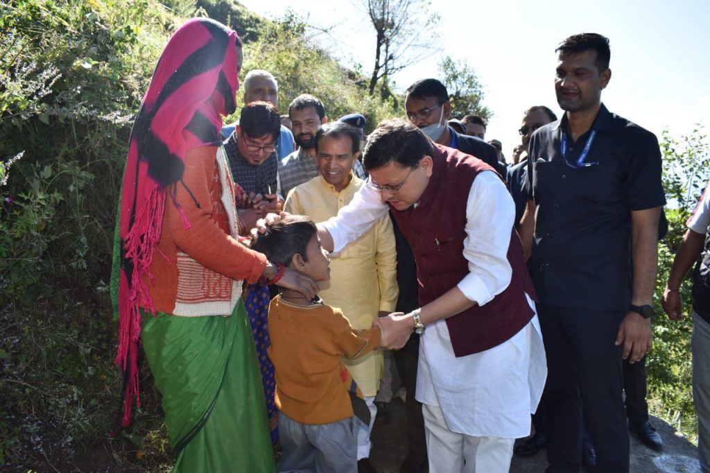 मुख्यमंत्री पुष्कर सिंह धामी ने चमोली जिले के आपदा प्रभावित गाँव किया दौरा …… - Express News Bharat