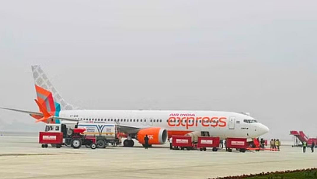 संकट में हवाई यात्रा! अचानक छुट्टी पर चले गए एयर इंडिया और express क्रू मेंबर्स 78 फ्लाइट रद्द विलय के विरोध में…..