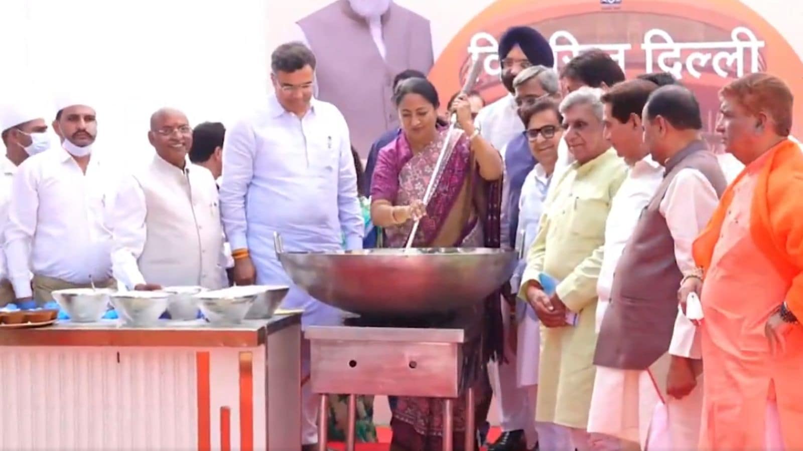 “खीर की मिठास या वादों की कड़वाहट: मुख्यमंत्री रेखा गुप्ता पर सवालों की बौछार….
