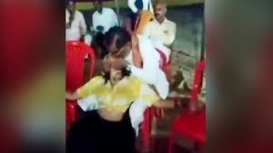 70 की उम्र मंत्री जी रिश्तेदार.. डांसर संग KISS करने पर BJP नेता का वीडियो वायरल, लोगों ने कहा- ‘ये कैसी पवित्रता?
