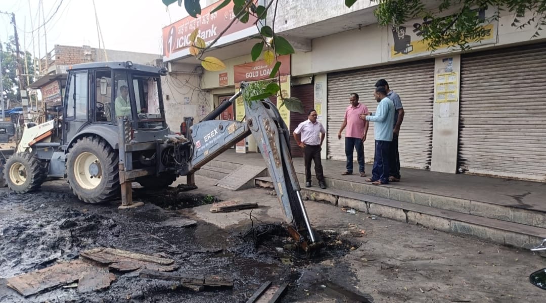 दीपका नगर पालिका अध्यक्ष ने किया वार्ड में साफ सफाई का निरीक्षण