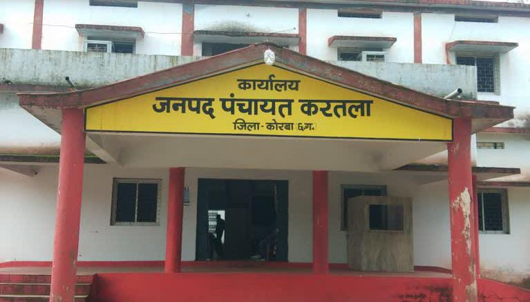 आठ पंचायत सचिवों के वेतन आहरण पर लगी रोक