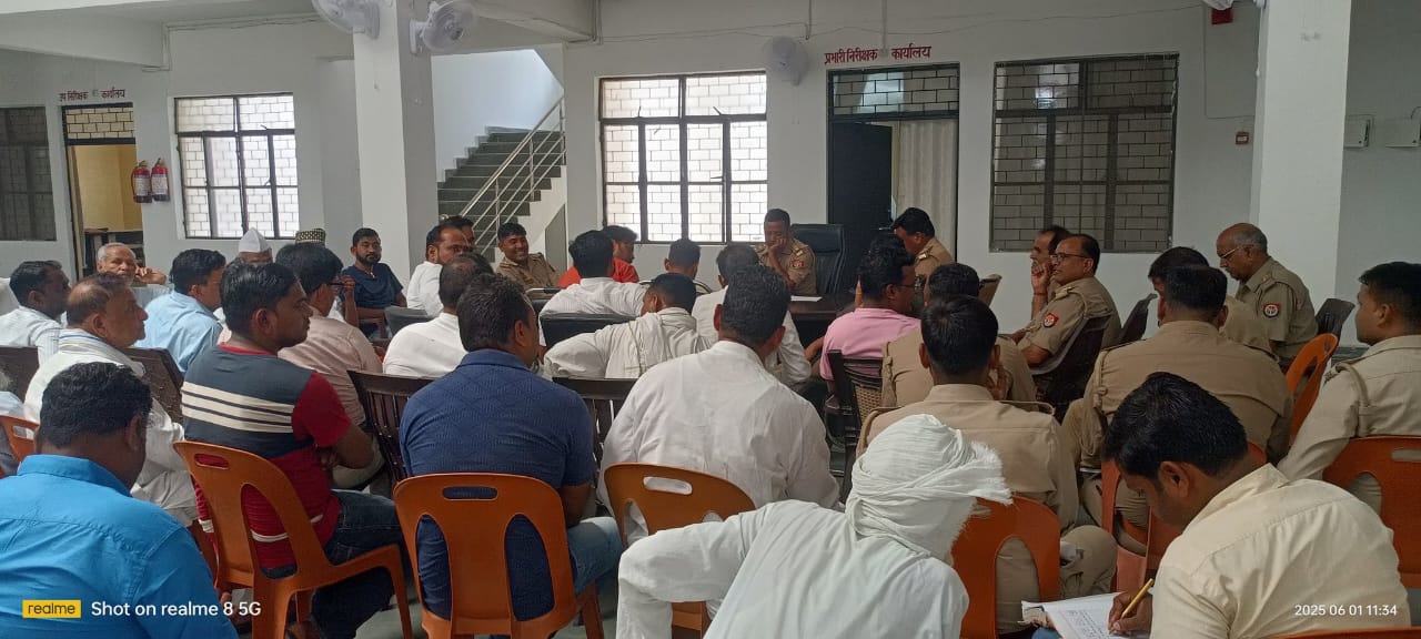 आगामी त्योहारों को लेकर थाना कोखराज प्रभारी ने धर्मगुरुओ संभावित लोगो के साथ की गोष्ठी त्योहारो को शांति पूर्व तरीके से मनाने की अपील….