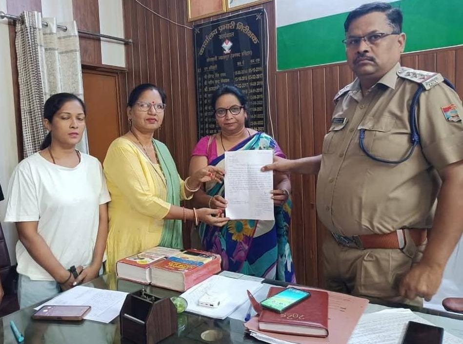 सोशल मीडिया पर जहर उगलने वाली महिला के खिलाफ जनाधिकार पार्टी जनशक्ति दर्ज कराई शिकायत एक्शन की मांग….