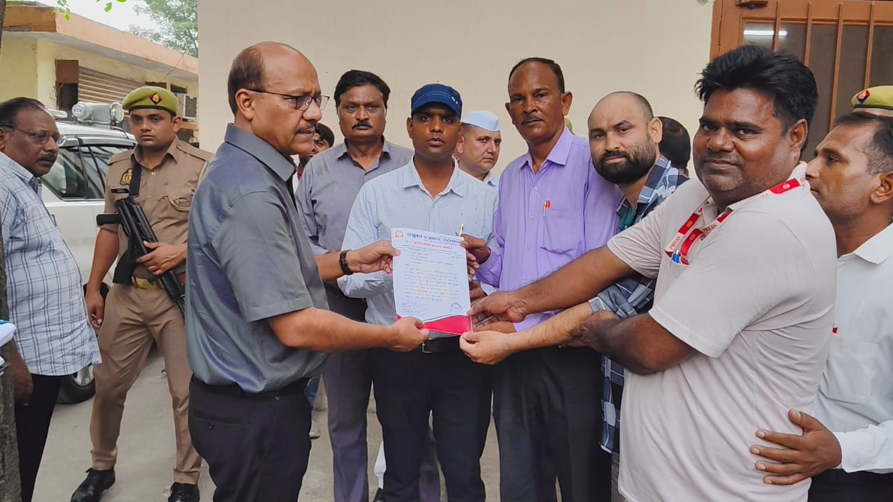पत्रकार पर हमले के विरोध में मुजफ्फरनगर सहित दर्जनों जिलों में संयुक्त पत्रकार महासभा द्वारा दिया गया ज्ञापन!