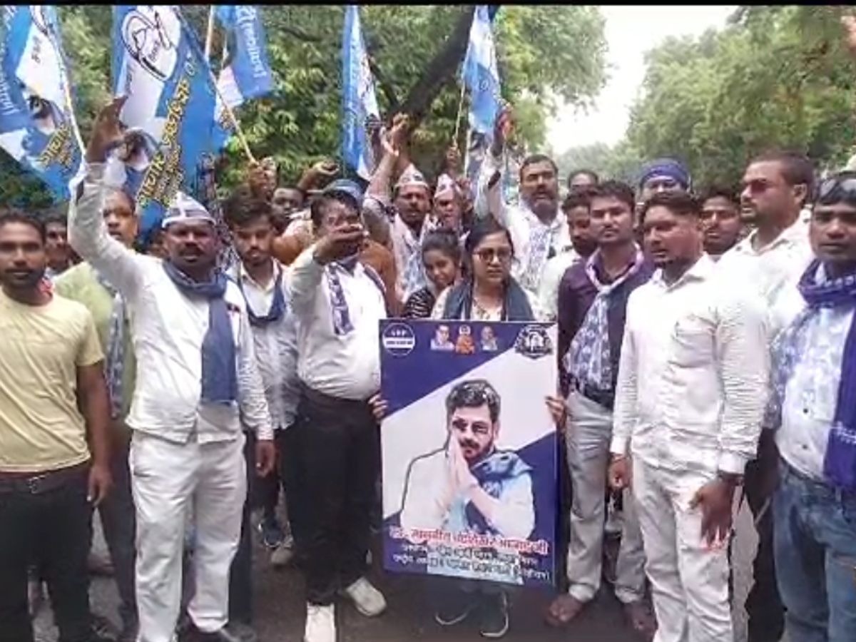 प्रयागराज में भीम आर्मी का तांडव: वाहनों में तोड़फोड़, कई घायल….