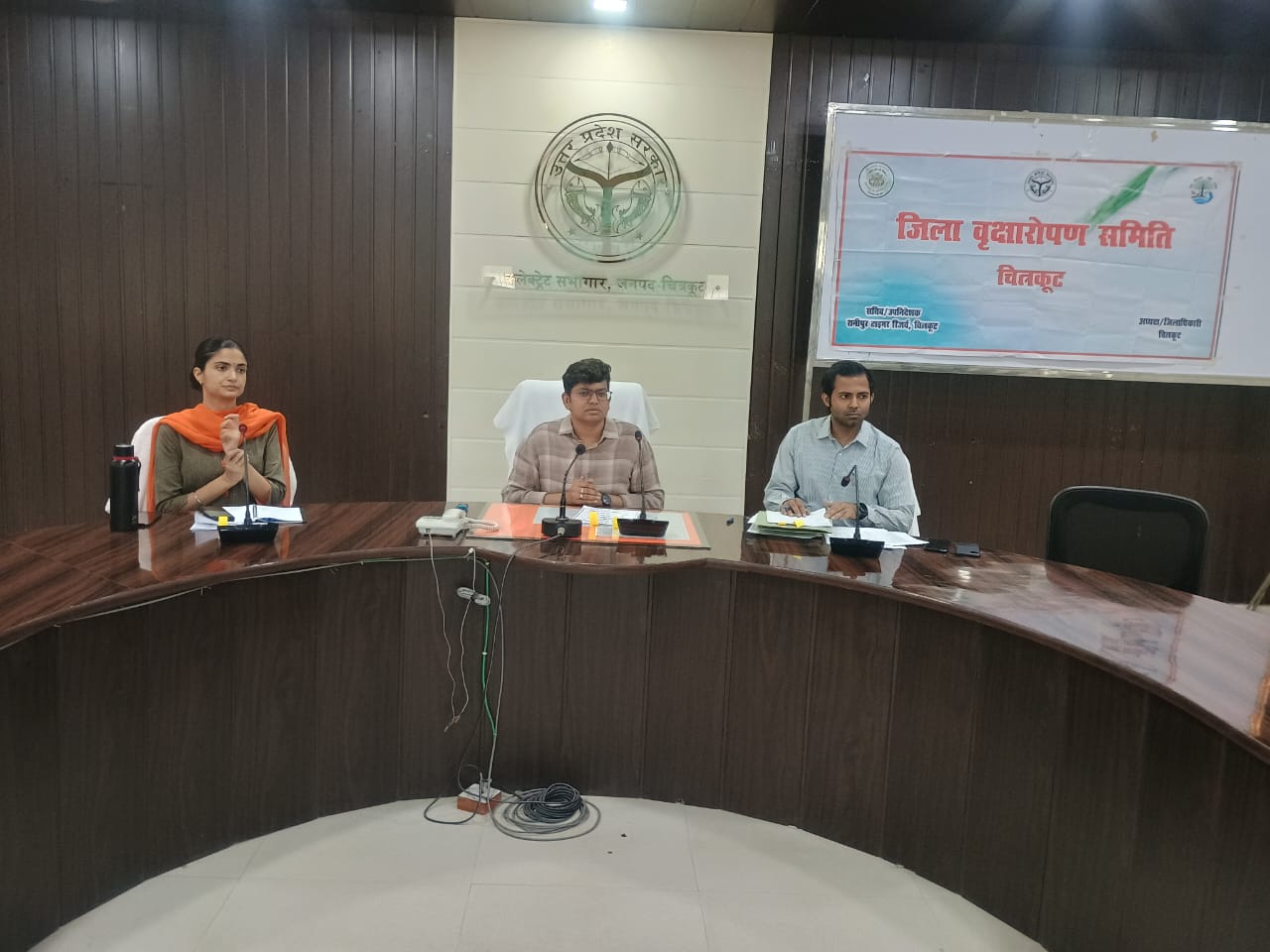 चित्रकूट- डीएम शिवशरणप्पा जीएन की अध्यक्षता में वृक्षारोपण अभियान 2025 की बैठक संपन्न